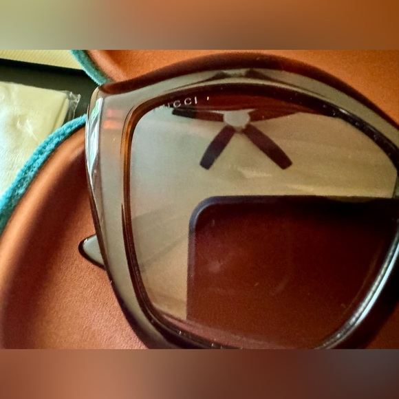 RARE GUCCI Vintage Tortoise
Brown Gradient Cat Eye Ladies Sunglasses - Picture 5 of 16